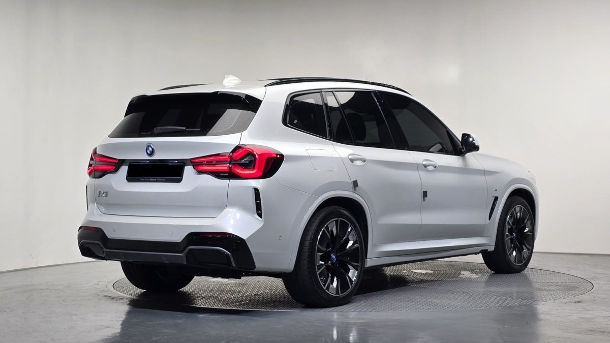 BMW iX3, 2023 — фото 2 из 12