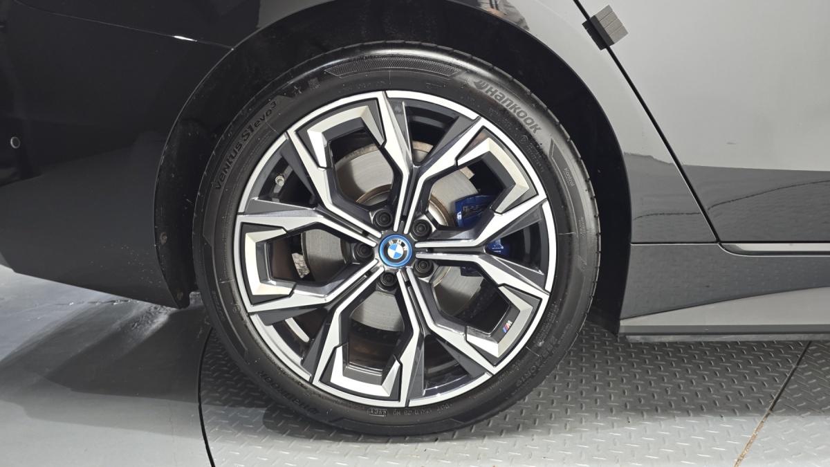 BMW i4, 2022 — фото 5 из 12