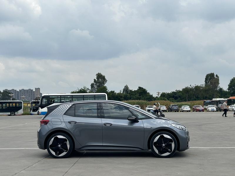 Volkswagen ID.3, 2023 — фото 7 из 9