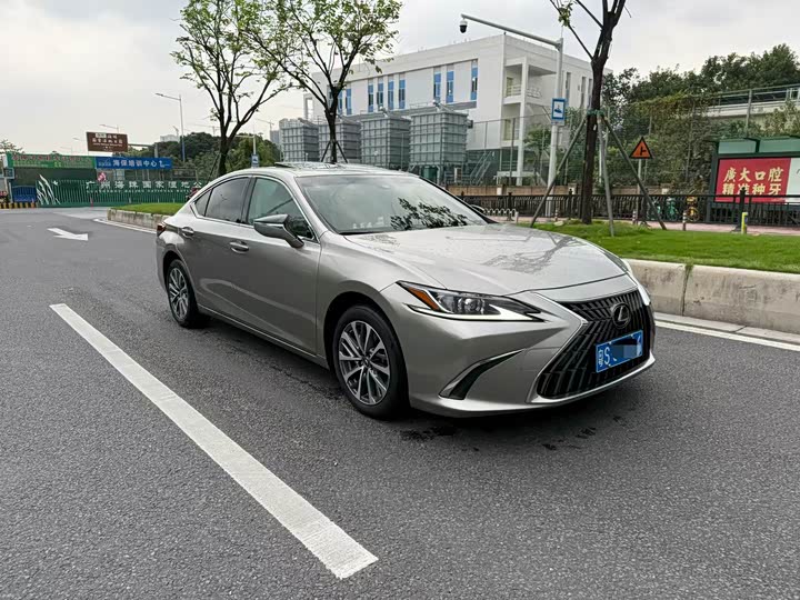 Lexus ES, 2022 — фото 2 из 9