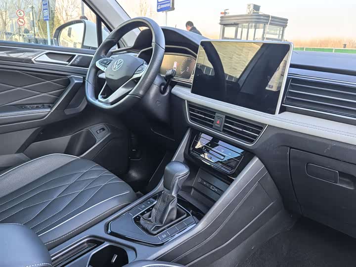 Volkswagen Tiguan L Pro, 2023 — фото 3 из 9