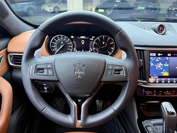 Maserati Levante, 2025 — фото 4 из 9