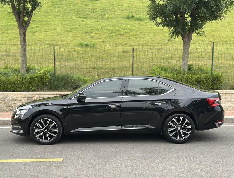 Skoda Superb, 2023 — фото 4 из 12