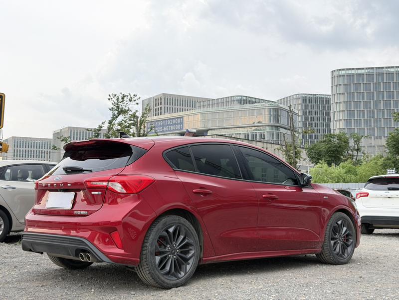 Ford Focus, 2022 — фото 6 из 12