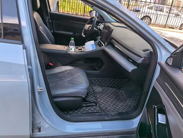 Geely Galaxy L6, 2025 — фото 8 из 9