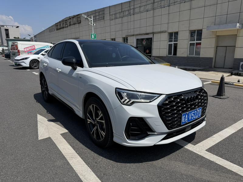Audi Q3 Sportback, 2023 — фото 3 из 10