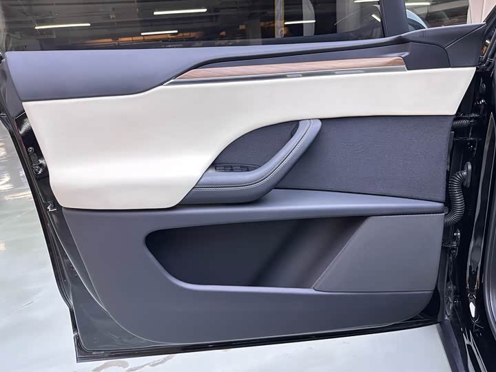 Tesla Model X, 2023 — фото 4 из 9