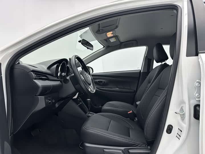 Toyota Yaris L Hatchback, 2022 — фото 5 из 9