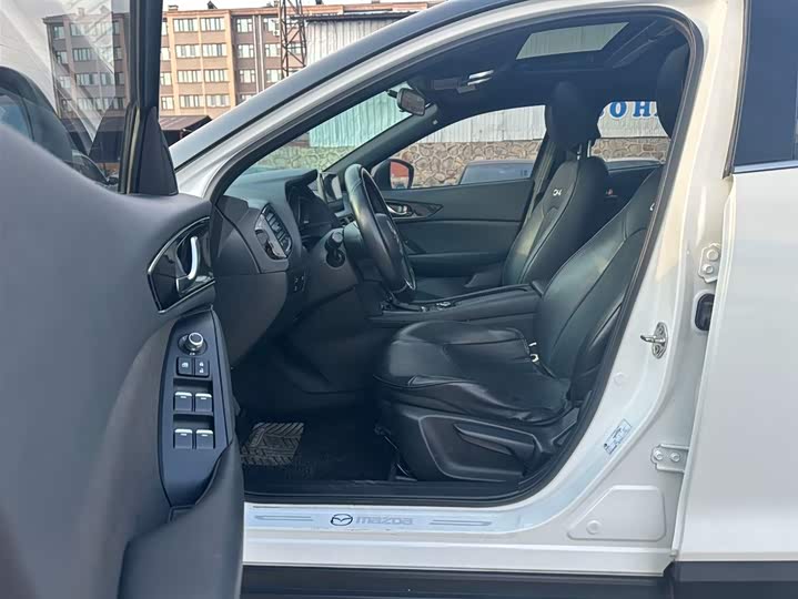 Mazda CX-4, 2023 — фото 7 из 9
