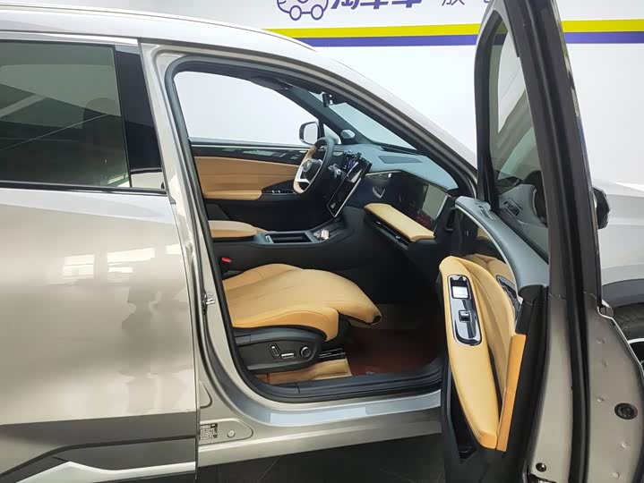 Geely Galaxy L7, 2024 — фото 8 из 9