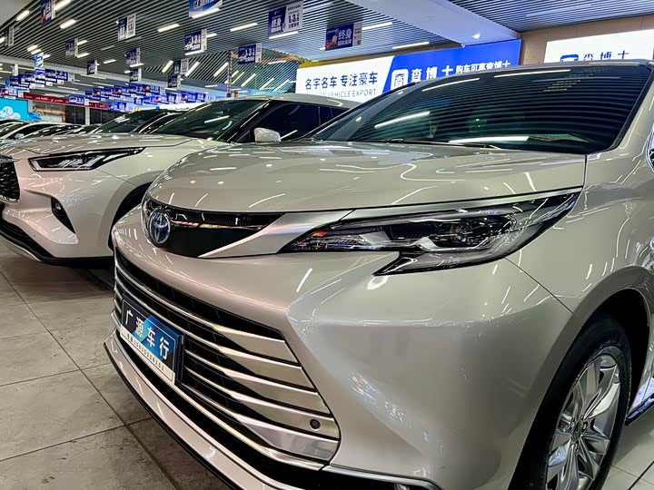 Toyota Sienna, 2021 — фото 6 из 9