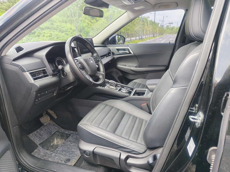 Mitsubishi Outlander, 2023 — фото 10 из 12