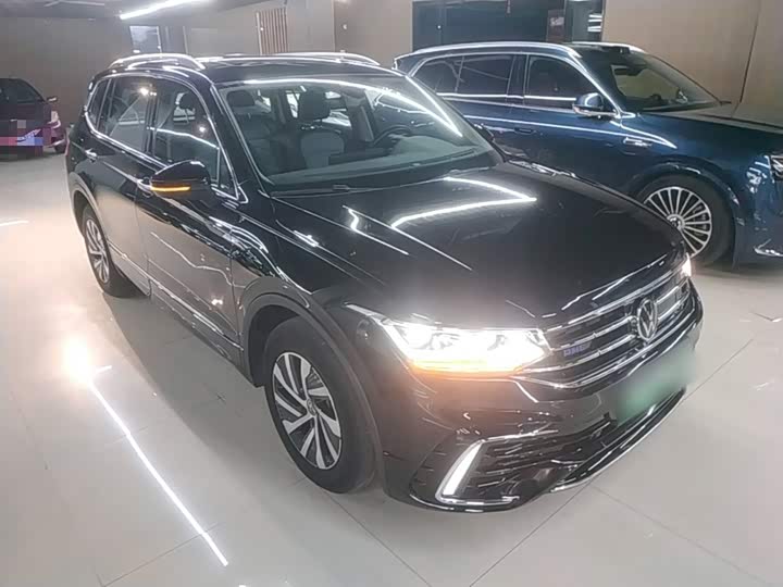 Volkswagen Tiguan L Hybrid, 2022 — фото 4 из 9