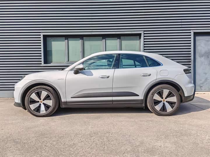 Porsche Macan EV, 2024 — фото 7 из 9