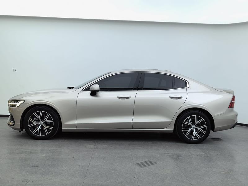Volvo S60, 2022 — фото 4 из 12