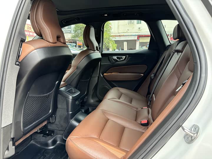 Volvo XC60 Hybrid, 2022 — фото 7 из 9