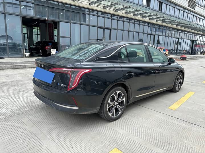 Hongqi E-QM5, 2024 — фото 6 из 9