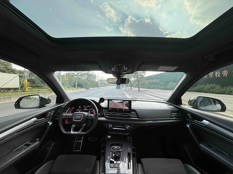 Audi Q5L Sportback, 2023 — фото 8 из 11