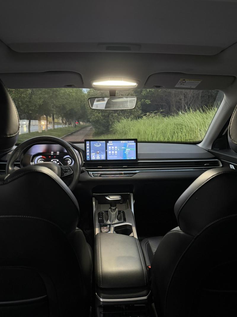 Geely Emgrand, 2023 — фото 8 из 11