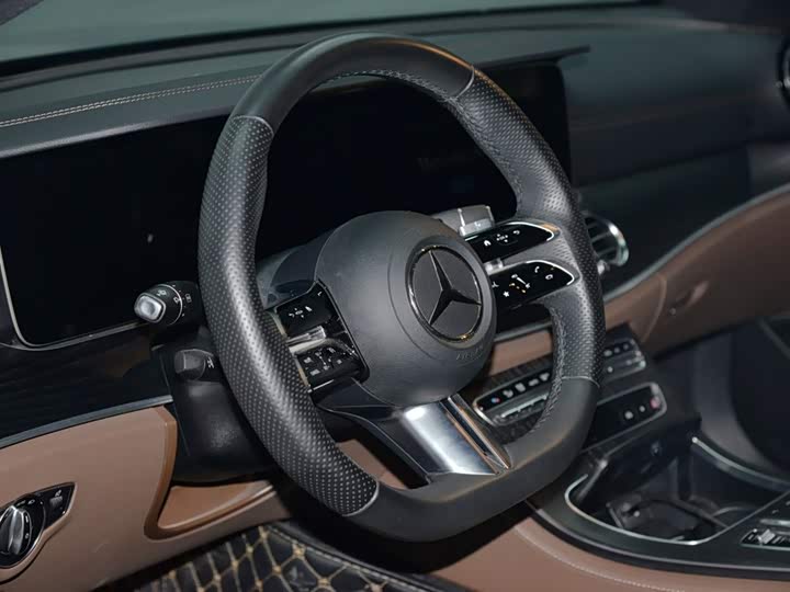 Mercedes-Benz E-Class Hybrid, 2022 — фото 8 из 9