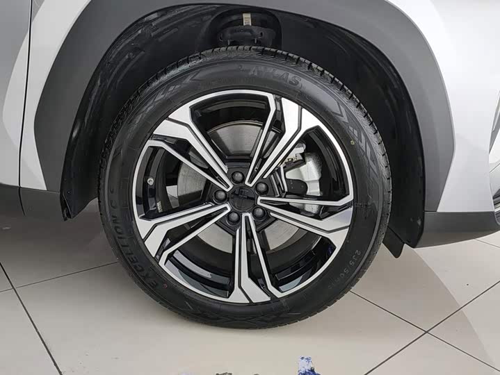 Geely Galaxy L7, 2024 — фото 6 из 9