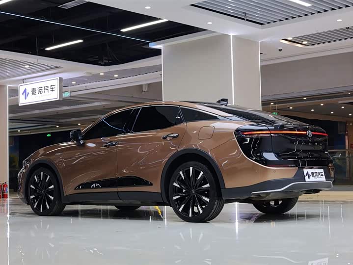 Toyota Crown SportCross, 2023 — фото 4 из 9