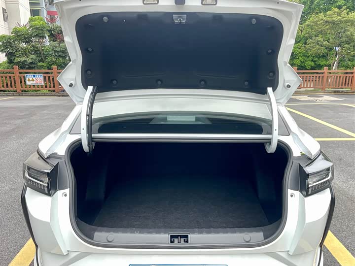 Dongfeng Aeolus Yixuan, 2023 — фото 7 из 9