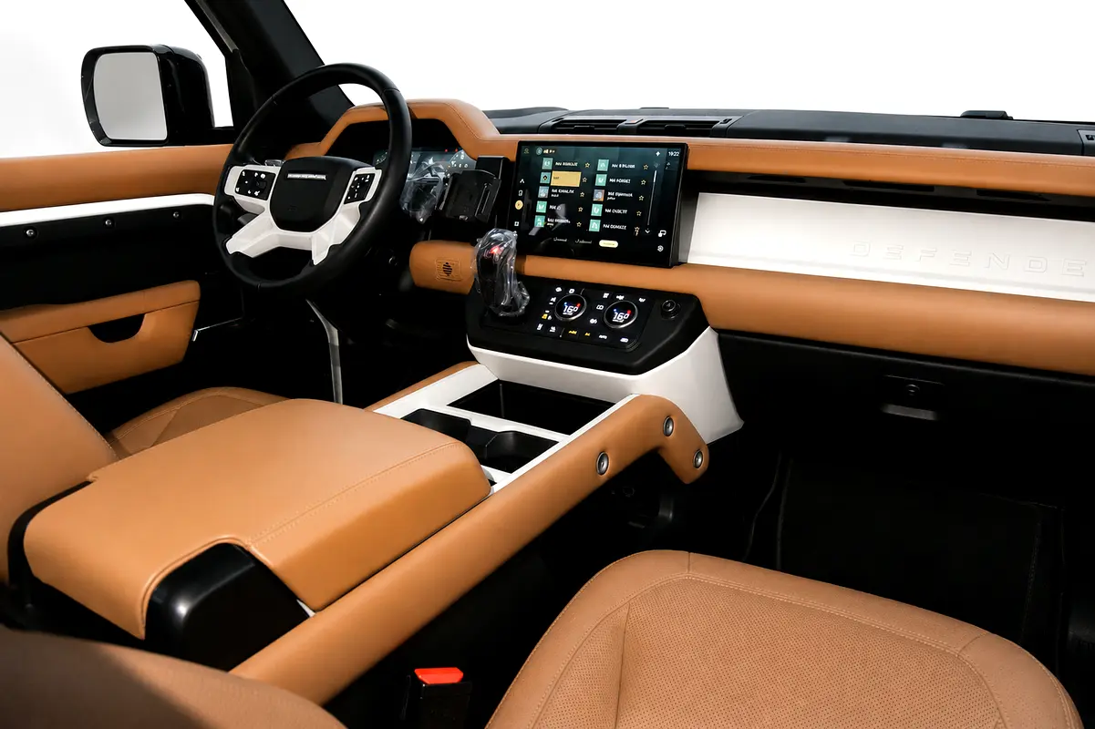 Land Rover Defender, 2025 — фото 9 из 10