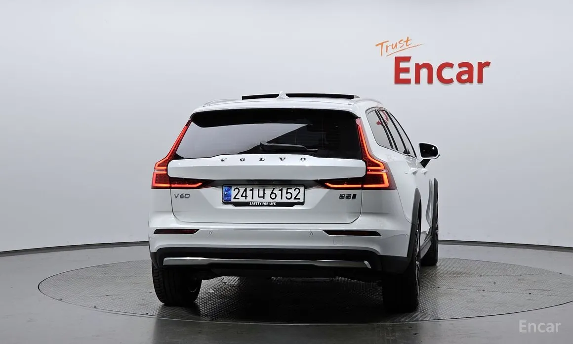 Volvo V60, 2023 — фото 4 из 12