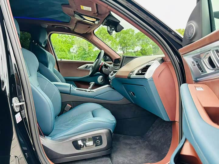 BMW XM, 2024 — фото 7 из 9
