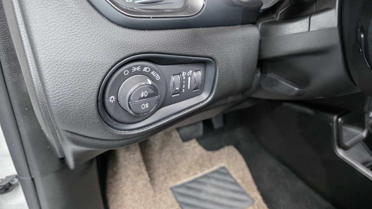 Jeep Renegade, 2023 — фото 12 из 12