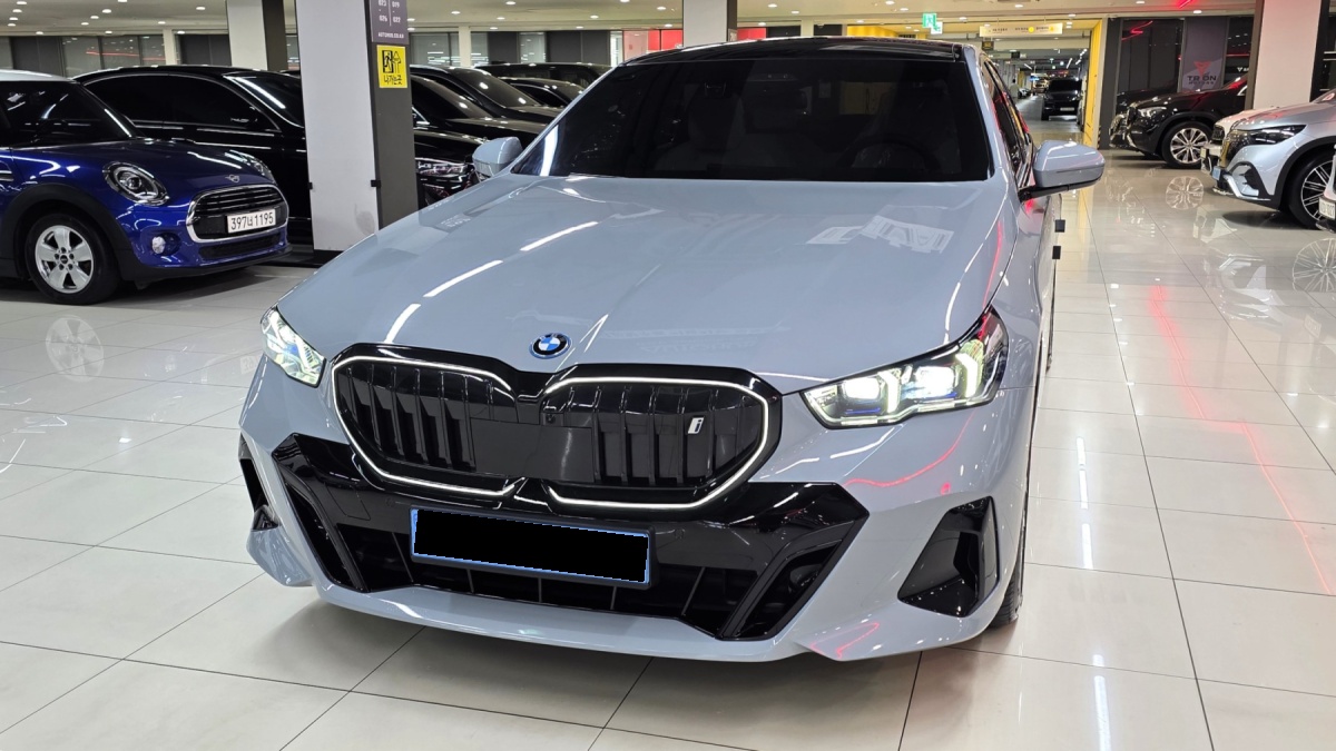 BMW i5, 2026 — фото 2 из 12