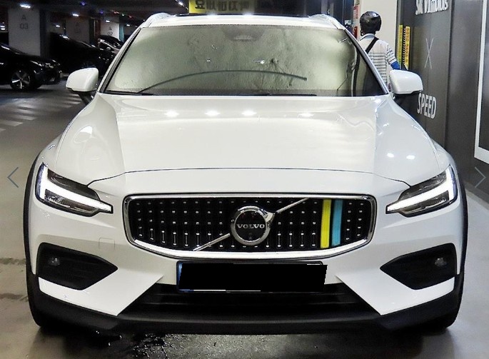 Volvo V60, 2023 — фото 2 из 12