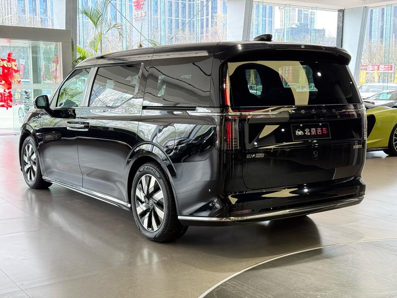 Volvo EM90, 2025 — фото 5 из 12