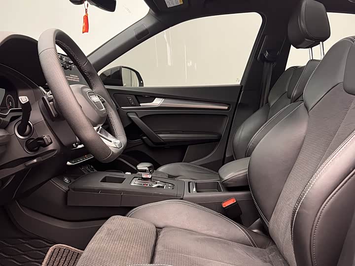 Audi Q5L Sportback, 2022 — фото 4 из 9