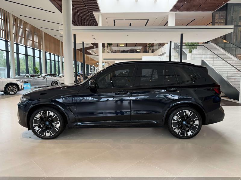BMW iX3, 2023 — фото 3 из 12
