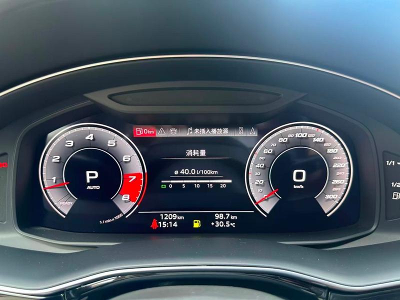 Audi SQ7, 2025 — фото 8 из 12