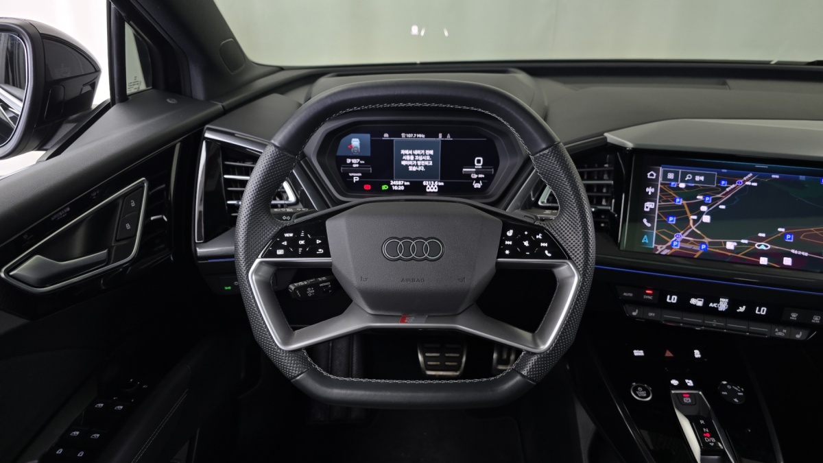Audi Q4 e-tron, 2022 — фото 12 из 12