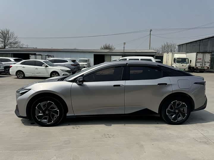 Toyota bZ3, 2024 — фото 7 из 9