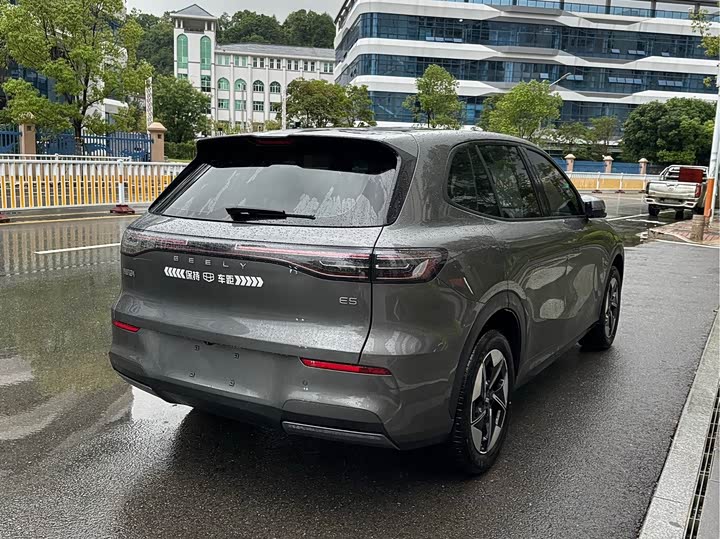 Geely Galaxy E5, 2025 — фото 5 из 9