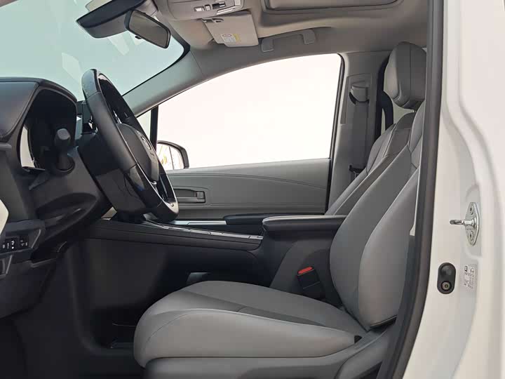 Toyota Granvia, 2023 — фото 7 из 9