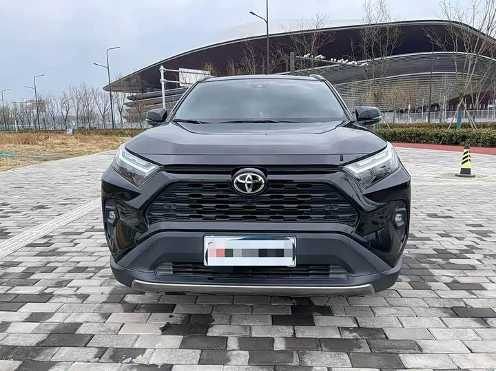 Toyota RAV4, 2023 — фото 2 из 9