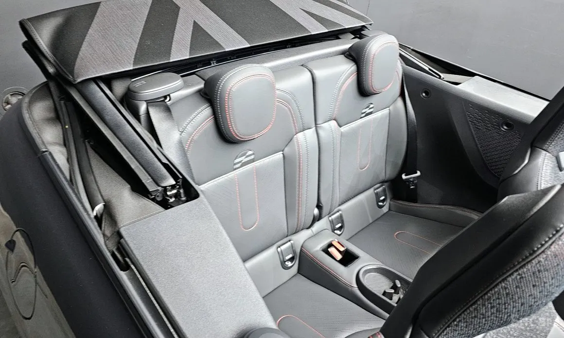 Mini Cooper Convertible, 2025 — фото 12 из 12