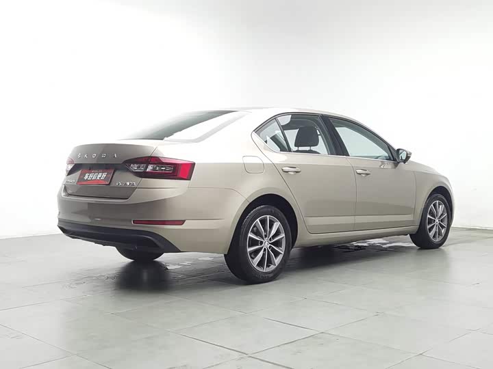 Skoda Octavia Pro, 2022 — фото 2 из 9