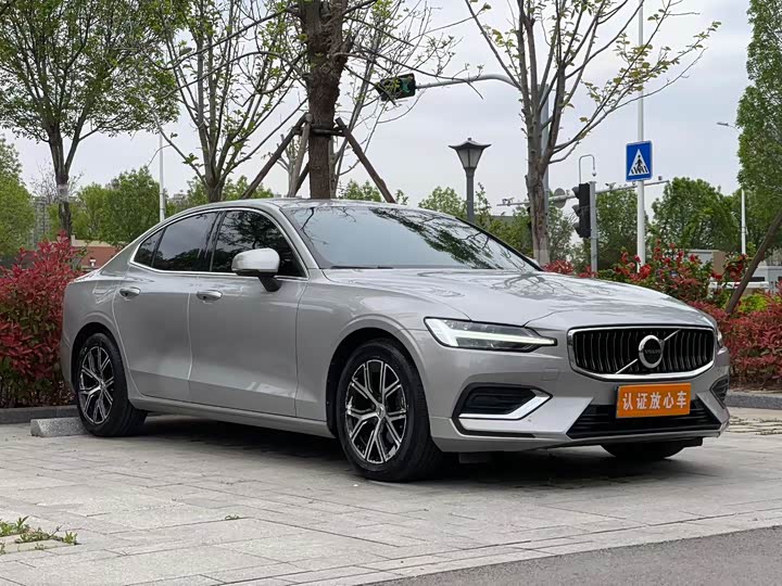 Volvo S60, 2023 — фото 3 из 9