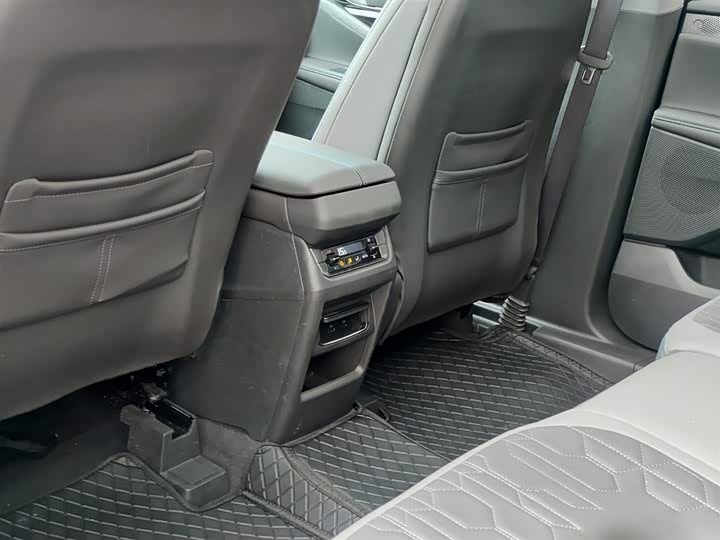 Ford Edge, 2023 — фото 9 из 9