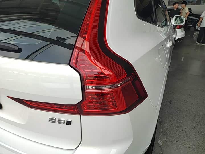Volvo XC60, 2022 — фото 8 из 9
