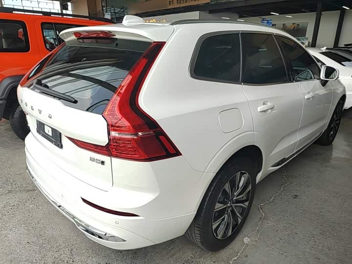 Volvo XC60, 2022 — фото 7 из 9