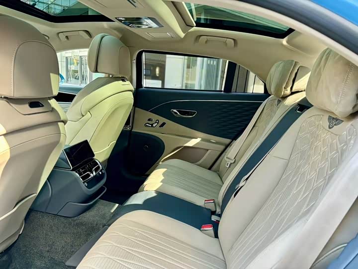 Bentley Flying Spur, 2022 — фото 7 из 9