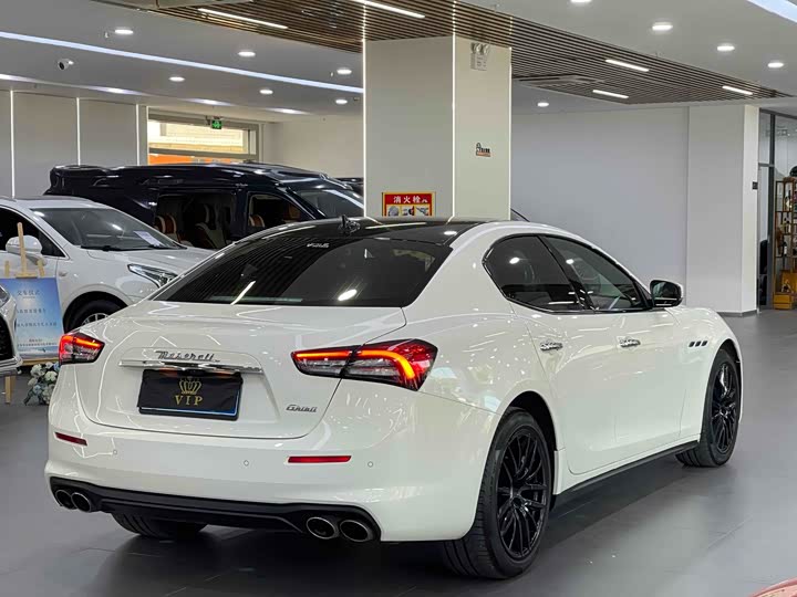 Maserati Ghibli, 2021 — фото 7 из 9